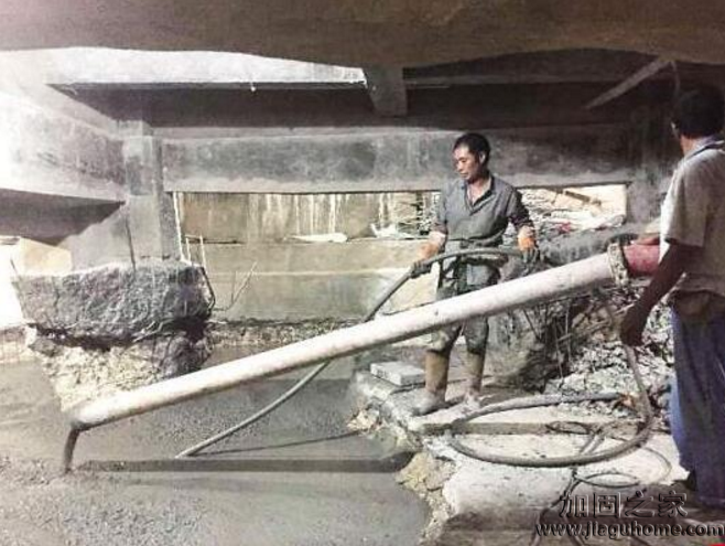 廈門一輪胎店私挖地下室已回填加固，老板不爽被抹黑