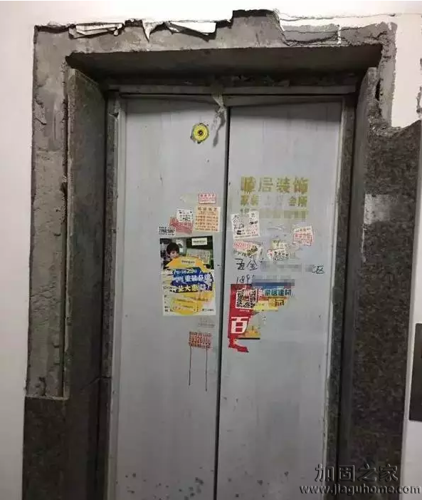 大媽用杯子擋電梯致電梯爆炸，電梯應(yīng)如何加固？