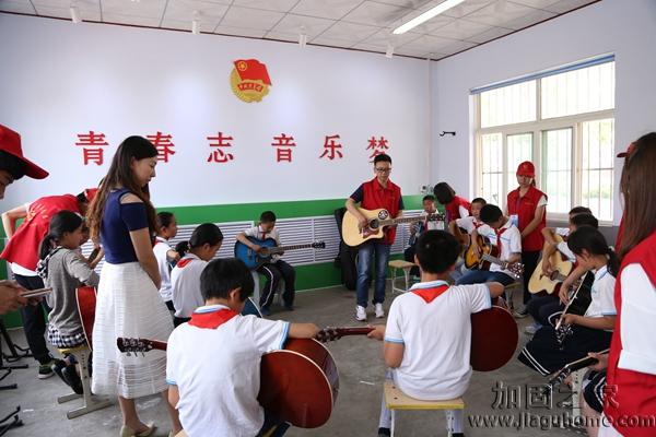 愛(ài)心支教淪為賺錢工具，這樣的扭曲的“生意經(jīng)”你是否經(jīng)歷過(guò)