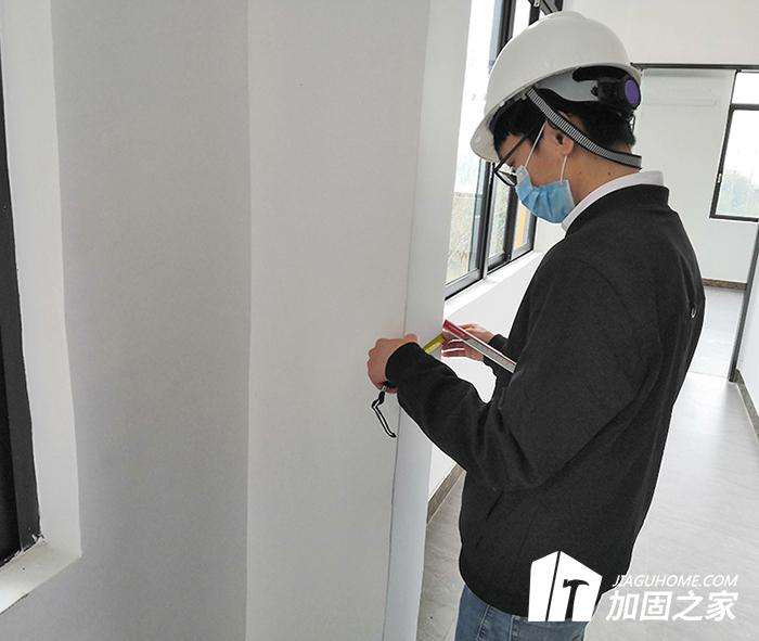 廠房出現(xiàn)裂縫是什么原因引起的？
